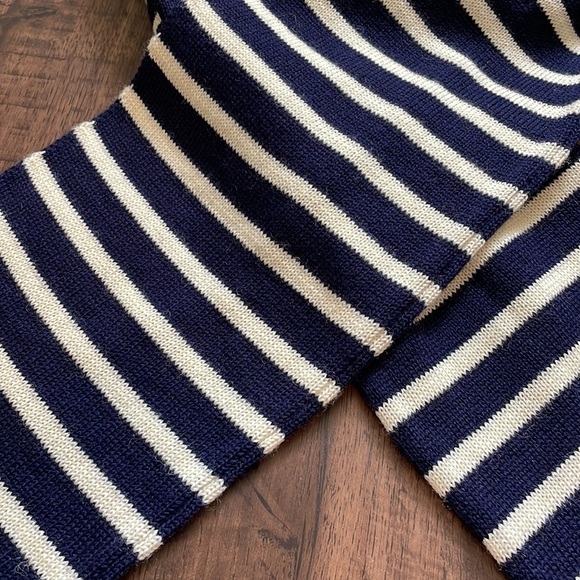Navy and white striped scarf - Picture 3 of 4